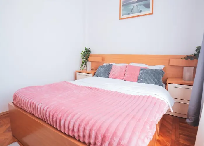 Bliss 3 -old Town Apartment *