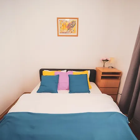 Bliss 3 -old Town Apartment *