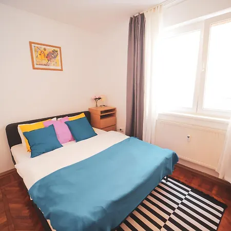 Bliss 3 -old Town Apartment *