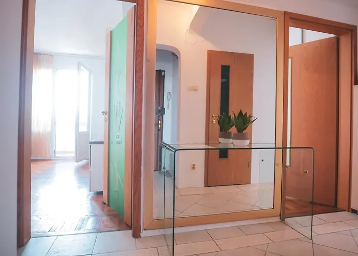 Bliss 3 -old Town Бухарест